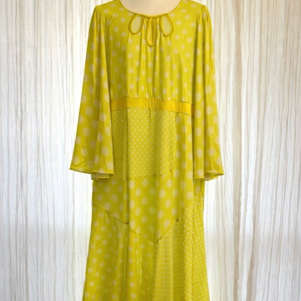 LOVE THE QUEEN  Vibrant Maxi polka dot novelty lace trim   bell sleeves dress XL